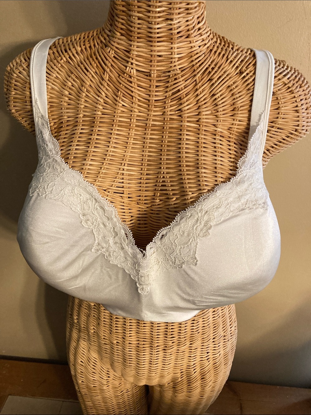 Playtex Off White Lace-Trim Wireless Bra - Women Intimates 42DDD